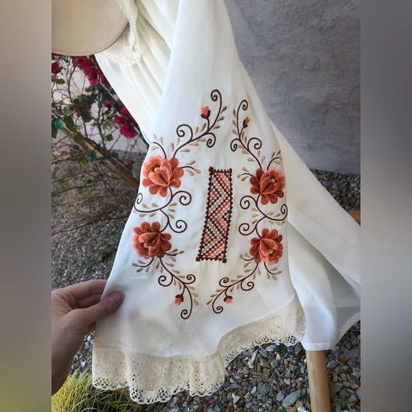 vintage (?) bohemian western Lace  floral embroidered bell sleeve shirt - Picture 9 of 14